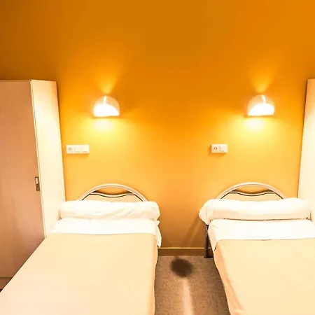 Cref - Auberge de jeunesse *