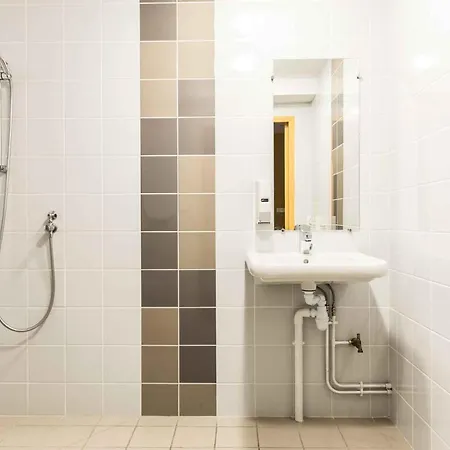 Auberge de jeunesse Cref - *