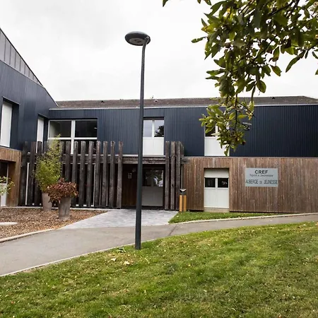 Auberge de jeunesse Cref - *