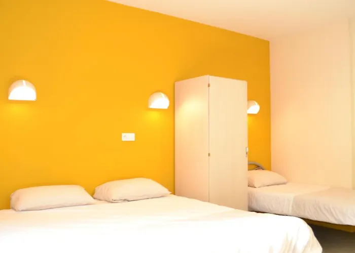 Cref - Auberge de jeunesse *