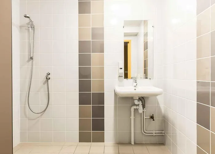 Auberge de jeunesse Cref - *