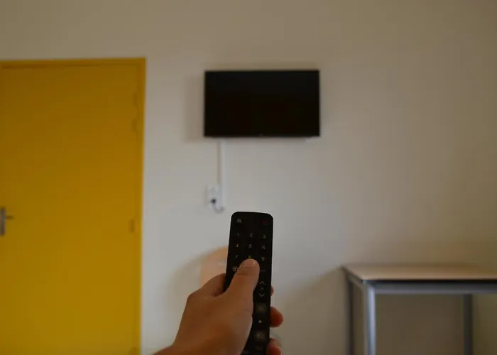 Auberge de jeunesse Cref - *