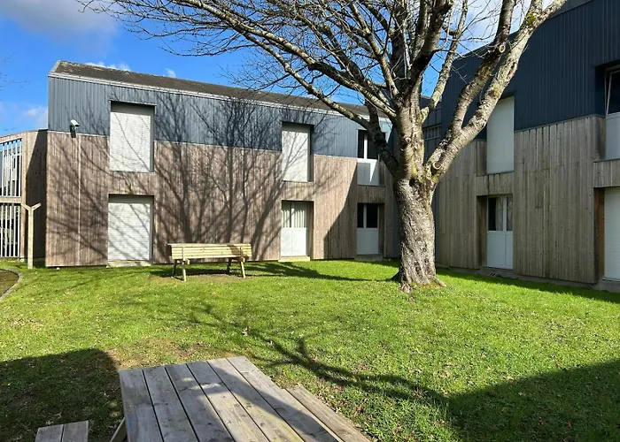 Auberge de jeunesse Cref - *