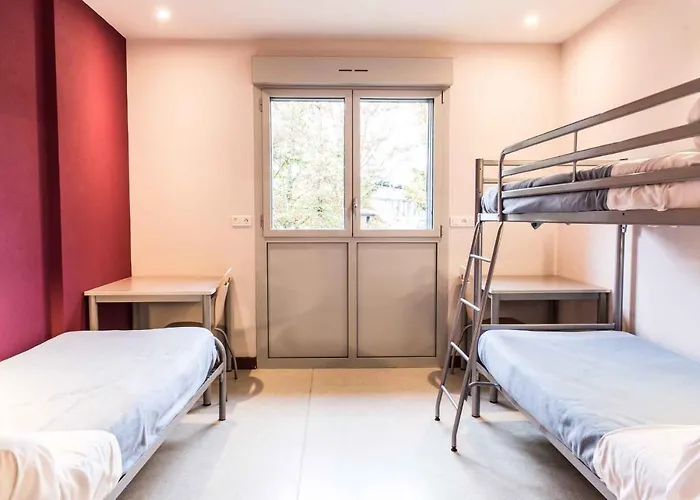 Cref - Auberge de jeunesse *